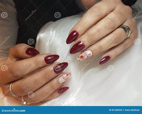 Red Oval Nails