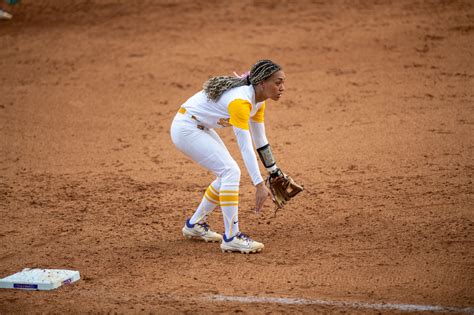 LSU softball stunned late in Game 3 vs. Texas - Reveille