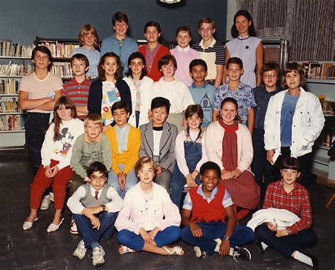 Photo de classe 5ème A de 1983 Collège Romain Rolland Copains d avant