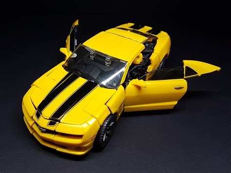 In Hand Images Of Transformers Movie Masterpiece Mpm Bumblebee