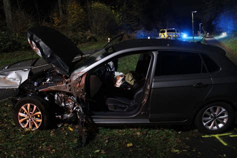 POL RBK Bergisch Gladbach Pkw Bei Verkehrsunfall In Gronau Mehrfach