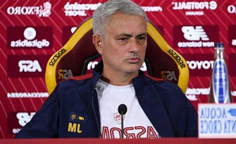 Juventus Roma Mourinho Tira In Ballo Anche Il Napoli In Conferenza