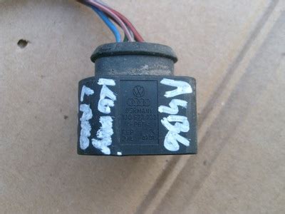 WTYCZKA KOSTKA LAMPY AUDI A4 B5 893971636 12950598001 Oficjalne