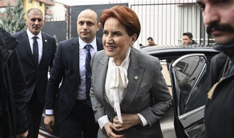 İYİ Parti Genel Başkanı Meral Akşener kurmaylarıyla toplantıda Ümit