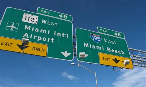 Guide to Miami Airport Lounges: What to Know - NerdWallet