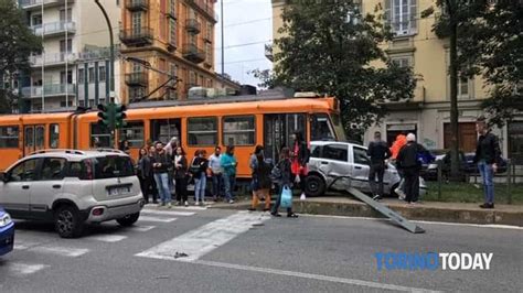 Torino Incidente Stradale Corso San Maurizio Via Giulia Di Barolo