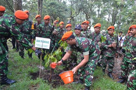 Yonko Paskhas Ikut Serta Hijaukan Gunung Lawu Kopasgat Komando