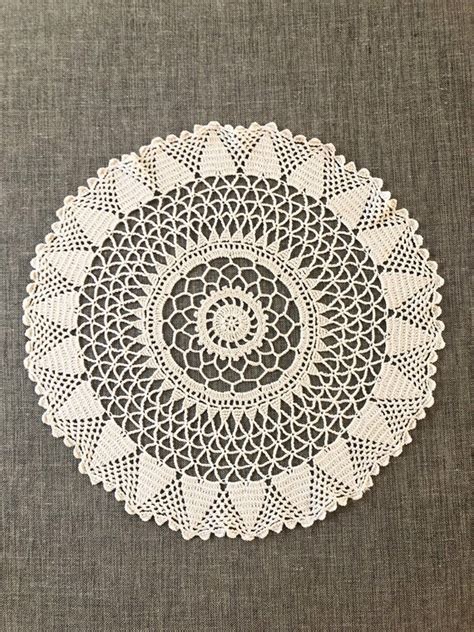 Home D Cor Doilies Home Living Ecru Triangle Pattern Vintage Doily