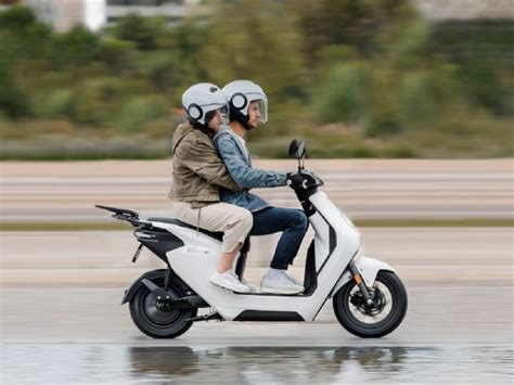 Eicma Honda Em E Electric Scooter Unveiled Indiabound Zigwheels