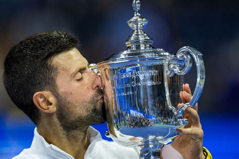 Tennis Novak Djokovic Remporte Lus Open Et Dépasse Le Record De Titres Du Grand Chelem De