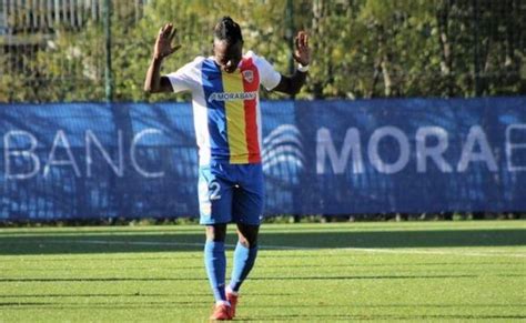 moussa sidibe se suma  la deportiva gradacom