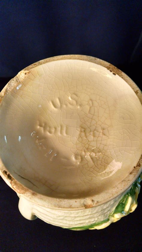 Hull Pottery Water Lily Vase