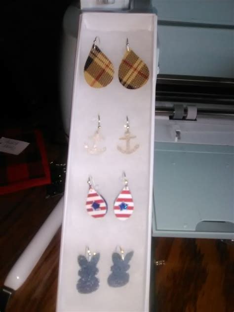 Pin By Melanie Kastor Carroll On Cricut Earrings Made By Me Holiday