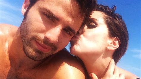 Andrea Escalona Se Deja Ver En La Playa Junto Su Guapo Novio Telemundo