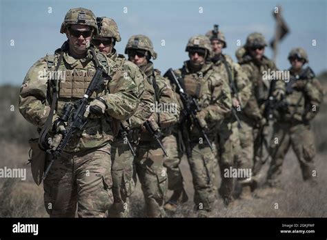 Live Fire Infantry Squad Movements Hi Res Stock Photography And Images