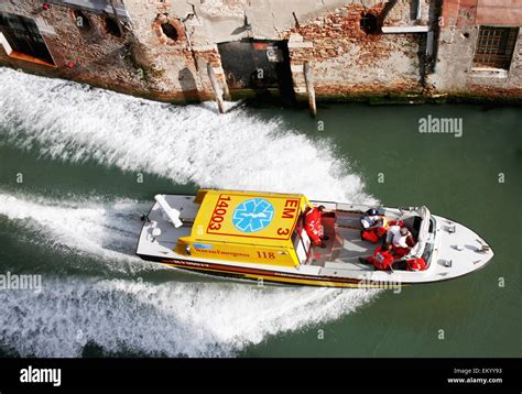 Ambulance Attendant Hi Res Stock Photography And Images Alamy
