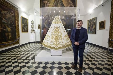 Fotos El Cardenal Bendice El Manto Solidario Para La Virgen Las