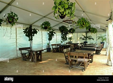 Garden Banquet Hall And Outdoor Receptions Stock Photo Alamy