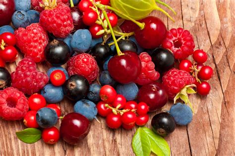 Los Grandes Beneficios De Los Frutos Rojos Mejor Con Salud