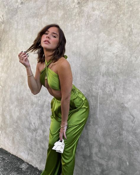 Gabriela Berlingeri Quién Es La Enamorada De Bad Bunny — Radioactiva 925