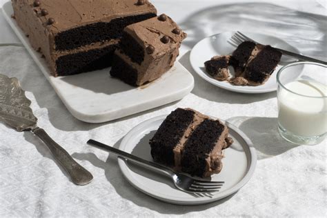 Classic Chocolate Cake With Chocolate Frosting Recette Magazine