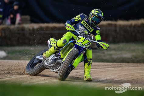 Motogp｜バレンティーノ・ロッシが私設コースでトレーニング再開。新型コロナの規制緩和受け