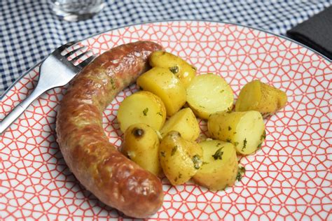 Saucisses Fra Ches Et Pommes De Terre Ratte Persill Es Recette Yumelise