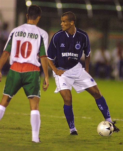 Rivaldo Faz Anos Relembre Carreira Do Pentacampe O Mundial Em