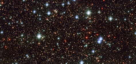 Hubble Observes Bright, Blue Stars in Sagittarius | Sci.News