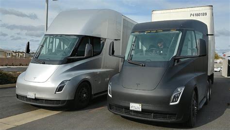 Elon Musk Kündigte Den Beginn Der Massenproduktion Von Tesla Semi Mit