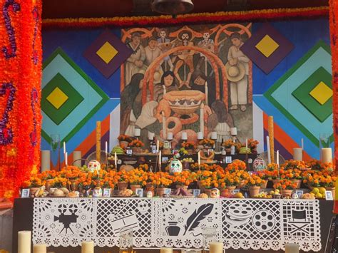 Inauguran megaofrenda a artistas en Coyoacán Luis Cárdenas