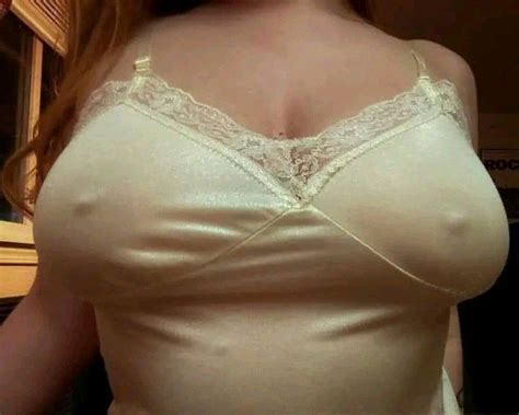 What S The Name Of This Woman With Big Tits In A Yellow Dress Without Bra