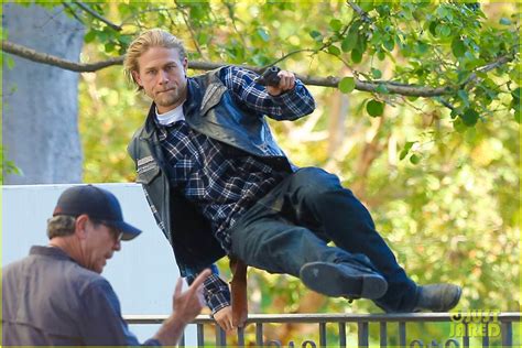 Charlie Hunnam Goes Undercover & Still Looks Like a Sharp Shooter: Photo 3229594 | Charlie ...