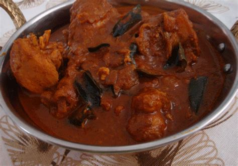 Varutharacha Kozhi Curry Chicken In Roasted Coconut Gravy Salt And Spice