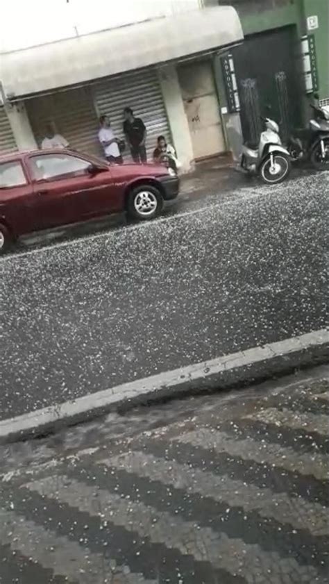 Chuva chega a Uberaba granizo e rajadas de vento veja vídeo