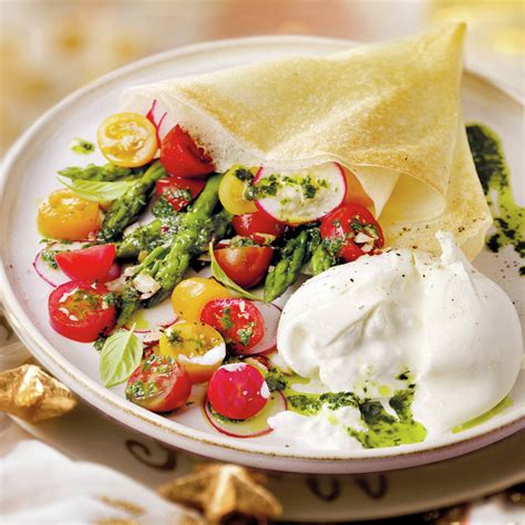 Ensalada de espárragos verdes con burrata