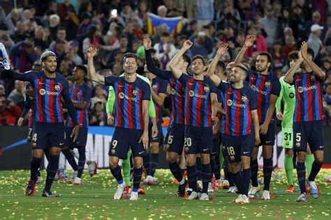 Wielka Feta Na Camp Nou Lewandowski Z Trofeum Tak Barcelona