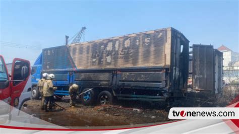 Delapan Truk Di Pangkalan Yos Sudarso Semarang Terbakar Dipicu Muncul