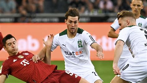 Joe Scally Shines In Bundesliga Debut Helps Gladbach Tie Bayern Sbi