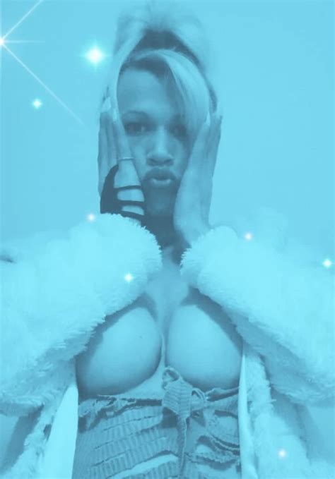 Latina Big Cock Masturbation Shemale Amateur Amateur Porn Feat Laratransexualbarcel By