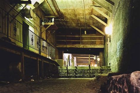 21 Photos Thatll Make You Want To Visit Factors Walk Savannah First