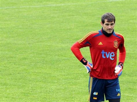 Real keeper Casillas faces 12 weeks out - Hindustan Times