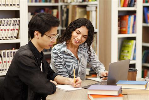 Explore Cairnmillar Institutes Library