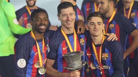 Las Portadas De La Victoria Del Barça En La Supercopa Y Dos Llamativos Trueques Nombres Del Día