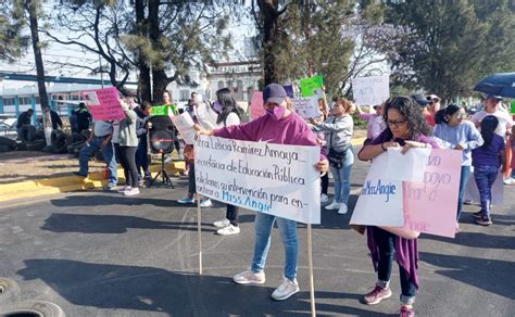 NosFaltaMissAngie Bloquean la México Texcoco por desaparición de docente