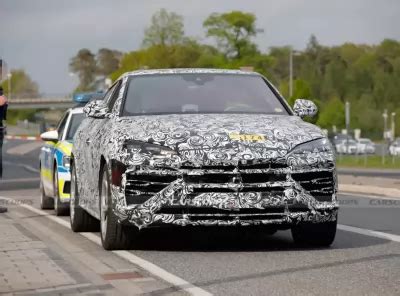 Ecco La Nuova Lamborghini Urus Performante Della Polizia Supera I 300 Km H