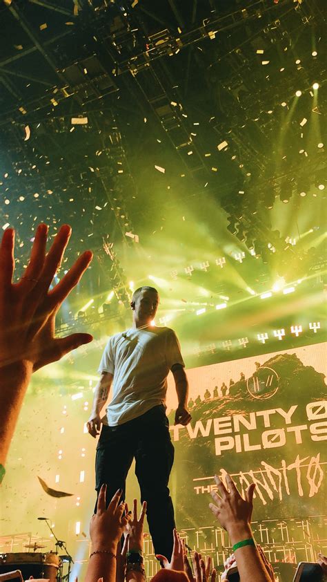 Twenty One Pilots Tyler Joseph Concert Trench Tour 2018 Twenty One