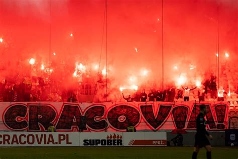 Pirotechnika i oprawy Fani Cracovii na meczu z Jagiellonią Białystok