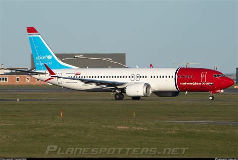 SE RTD Norwegian Air Sweden AOC Boeing 737 8 MAX Photo by Samuel Rößler