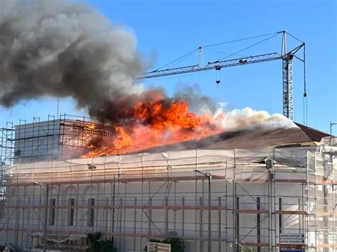 Fogo destruiu telhado do Cine Teatro Florbela Espanca em Vila Viçosa